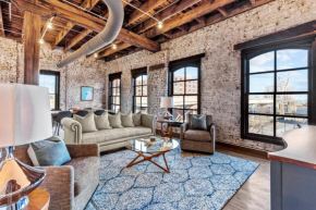 2BR Riverfront Loft-Gated Parking-P206